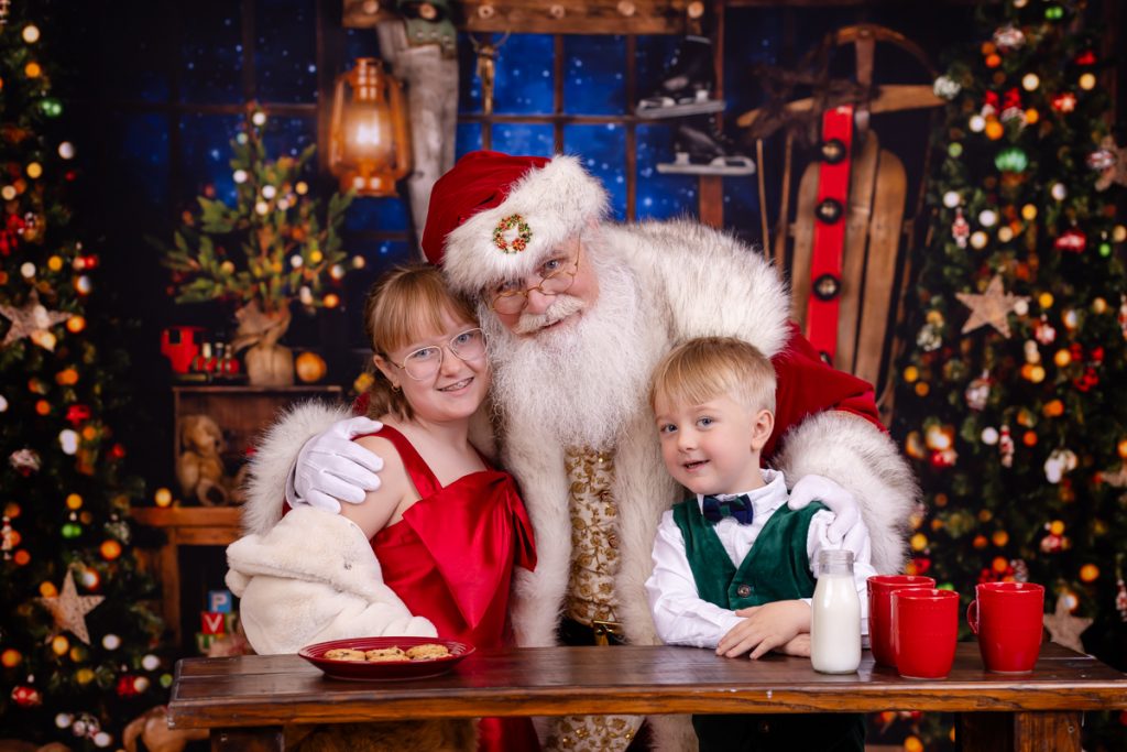 siblings similing with santa 